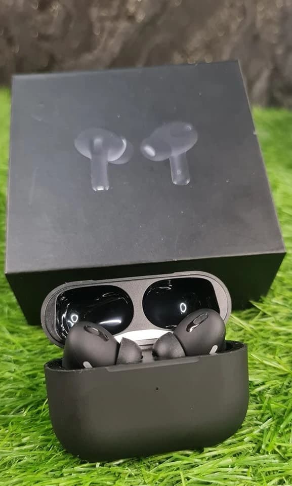 Black Pro 2 Wireless Earbuds thumbnail 4